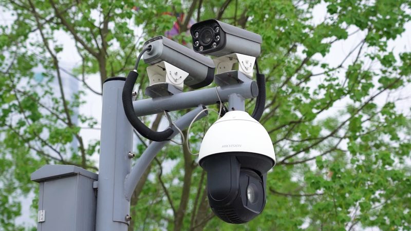 安防监控防盗报警一体设备：厂家直销的五大关键考量**